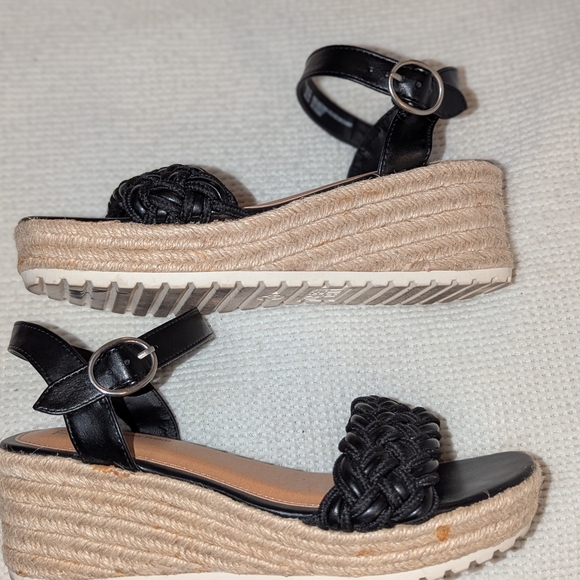 Timberland Black Sandals with Woven Design and Ankle Strap - Picture 6 of 9